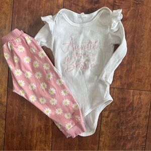 Auntie is my Bestie longsleeve ruffle onesie & pink flower joggers 12-18 months